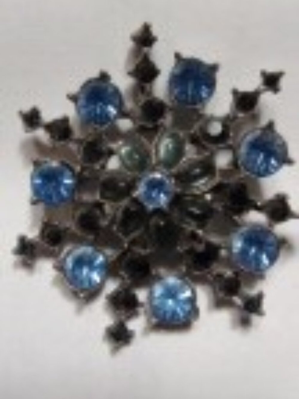 BLUE RHINESTONE AND BLUE CABACHON BROOCH IN SILVERTONE METAL SETTING.  UNBRANDED